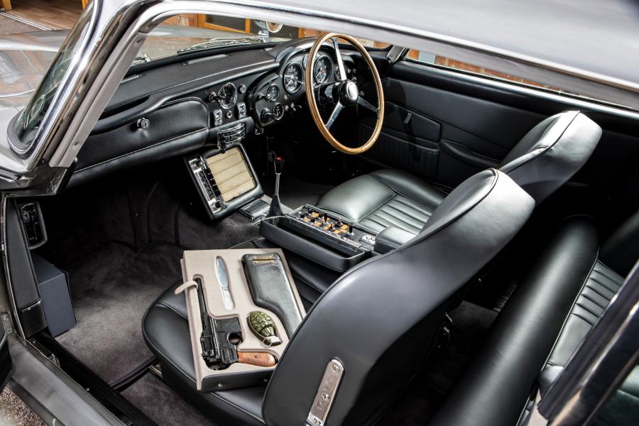 Интерьер Aston Martin DB5 Bond Car 1965 года  (фото 9 из 36)